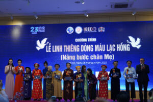 Nhiều hoạt động ý nghĩa tri ân các mẹ Việt Nam anh hùng, cựu tù chính trị, người có công