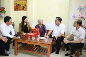 Quận Hoàng Mai dâng hương, tưởng niệm các anh hùng liệt sỹ