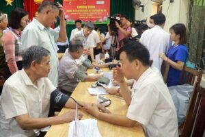 Huyện Chương Mỹ phối hợp triển khai chương trình khám, tư vấn sức khỏe và trao quà tri ân