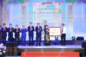 Di tích Bác Hồ ở và làm việc ở quận Tây Hồ đón nhận Bằng xếp hạng Di tích quốc gia