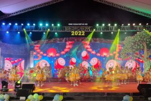 Hà Nội trao quà Trung thu cho 1.300 trẻ em trong “Đêm hội Trăng rằm” 