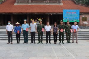 Thị xã Sơn Tây: Ra quân vệ sinh môi trường