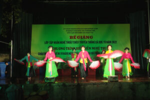 Huyện Đông Anh: Bế giảng lớp tập huấn nghệ thuật chèo truyền thống