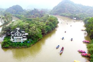 Tạo đột phá khai thác tiềm năng du lịch chùa Hương