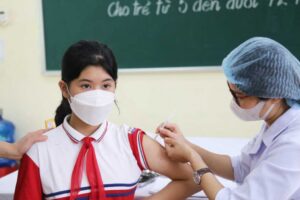 Hà Nội quyết liệt tăng tốc tiêm vắc xin Covid-19, bảo vệ thành quả chống dịch
