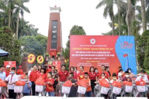 Tri ân các gia đình chính sách, người có công và gia đình có hoàn cảnh khó khăn