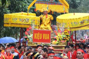 Nghi thức rước vua giả độc đáo ở làng Thụy Lôi, Đông Anh