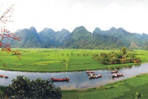 Trẩy hội Chùa Hương