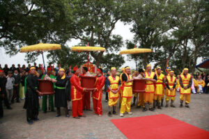 Lễ hội “chạy lợn” làng Duyên Yết