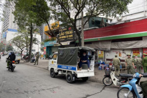 Phường Mỹ Đình 2 ra quân xử ý các vi phạm trật tự văn minh đô thị