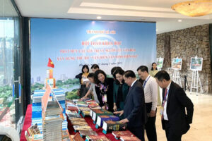 Trưng bày, triển lãm sách phục vụ Hội thảo khoa học “Phát huy các giá trị và nguồn lực văn hóa xây dựng Thủ đô văn hiến – văn minh – hiện đại”