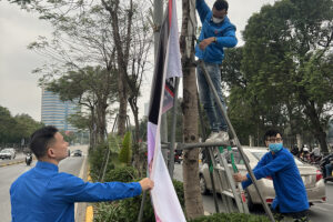 Ra quân tháo dỡ băng rôn, quảng cáo rao vặt vi phạm trên địa bàn Thành phố