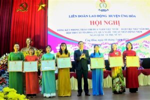 Huyện Ứng Hòa: 652 gia đình CNVCLĐ tiêu biểu