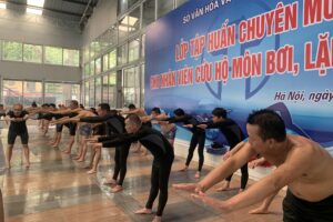 Hơn 100 học viên tham dự lớp tập huấn cứu hộ bơi, lặn năm 2023