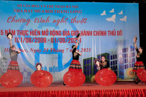 Nhà hát Múa rối Thăng Long biểu diễn phục vụ Nhân dân dịp kỷ niệm 15 năm thực hiện mở rộng địa giới hành chính Thủ đô