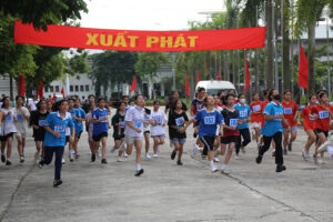 260 VĐV tham dự Giải việt dã huyện Đan Phượng năm 2023