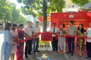 Lễ gắn biển công trình “Chung tay thực hiện Văn minh đô thị”