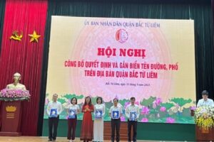 Quận Bắc Từ Liêm tổ chức Hội nghị công bố quyết định và gắn biển tên đường, phố trên địa bàn