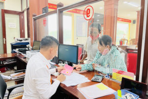 Giao tiếp, làm việc với người dân bằng thái độ niềm nở, tận tình, trách nhiệm