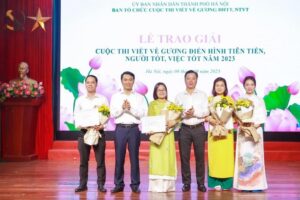 Trao giải cuộc thi viết “Gương điển hình tiên tiến, người tốt, việc tốt” năm 2023