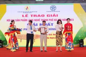 Huyện Chương Mỹ có 2 sản phẩm đạt giải cao tại Hội thi sản phẩm làng nghề thành phố Hà Nội năm 2023