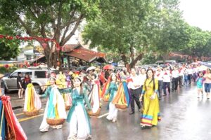 Đặc sắc Lễ rước tôn vinh tổ nghề dệt lụa Vạn Phúc