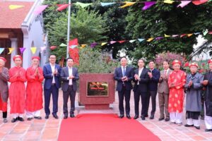 Hoàng Mai có thêm 2 công trình được gắn biển chào mừng 20 năm thành lập quận