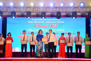 Chung khảo liên hoan Đồng ca hợp xướng “Long Biên hội tụ – Khởi sắc – Tương lai” năm 2023