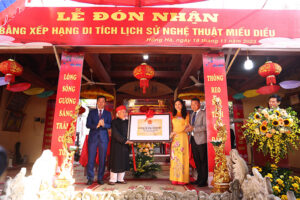 Miếu Diều (huyện Đan Phượng) đón nhận Bằng xếp hạng di tích lịch sử nghệ thuật cấp Thành phố