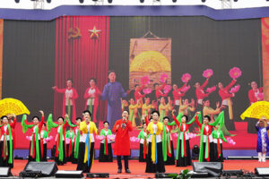 Độc đáo “Người giữ màu dân tộc”