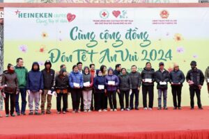 Huyện Thường Tín tặng quà Tết cho gia đình có hoàn cảnh khó khăn