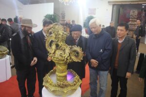 Trưng bày nhiều tác phẩm về linh vật rồng độc đáo