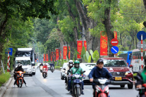 Trang trí đường phố dịp Tết: Hiện đại nhưng vẫn đậm đà bản sắc văn hóa 
