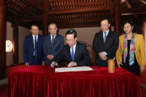 Chủ tịch nước Võ Văn Thưởng khai bút đầu xuân tại Khu lưu niệm Anh hùng dân tộc, Danh nhân văn hóa thế giới Nguyễn Trãi
