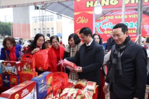 Khai mạc Hội chợ Hàng Việt vì người tiêu dùng quận Ba Đình xuân Giáp Thìn năm 2024