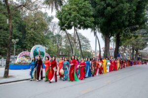 Hưởng ứng “Tuần lễ áo dài” của phụ nữ Sơn Tây