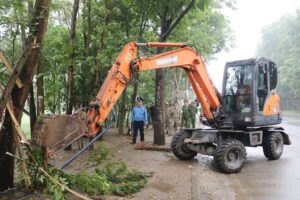 Quốc Oai ra quân xử lý vi phạm về trật tự an toàn giao thông, đô thị