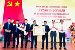Xã Phú Cường đón nhận Bằng Nông thôn mới nâng cao