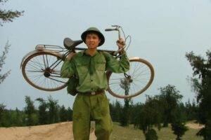 Nghệ sĩ Ưu tú Thiện Tùng – Người luôn làm mới mình trong các vai diễn.
