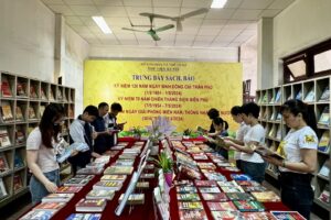 Hơn 300 tư liệu sách, báo Trưng bày kỷ niệm 120 năm Ngày sinh đồng chí Trần Phú; 70 năm Chiến thắng Điện Biên Phủ; 49 năm Ngày Giải phóng miền Nam, thống nhất đất nước