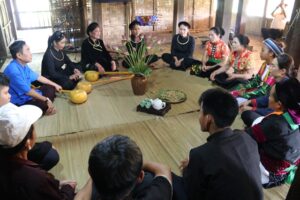 Hành trình “Theo dấu chân Người” tại Làng Văn hóa