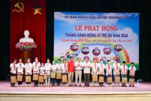 Huyện Thường Tín tặng quà cho 490 trẻ em có hoàn cảnh đặc biệt