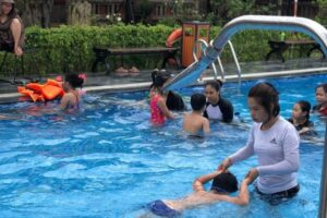 Cô giáo “phổ cập bơi” cho hàng nghìn trẻ em thôn quê