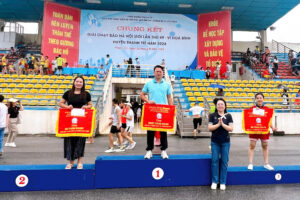 Huyện Thanh Trì: 320 VĐV tham gia chung kết Giải chạy Báo Hànộimới lần thứ 49 – Vì hòa bình
