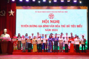 Tuyên dương Gia đình văn hóa Thủ đô tiêu biểu năm 2024