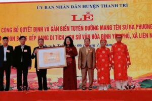 Huyện Thanh Trì gắn biển tuyến đường mang tên sư bà Phương Dung và đón Bằng xếp hạng di tích lịch sử, văn hóa đình Yên Phú