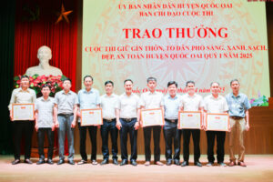 Huyện Quốc Oai trao giải Cuộc thi “Giữ gìn thôn, tổ dân phố sáng, xanh, sạch đẹp, an toàn” quý I năm 2025