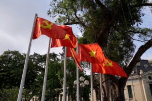 Hà Nội thông báo treo cờ Tổ quốc dịp kỷ niệm 50 năm thống nhất đất nước