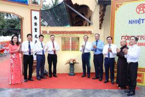 Dự án tu bổ, tôn tạo di tích chùa Xã Đàn được quận Đống Đa gắn biển công trình chào mừng 50 năm Ngày Giải phóng miền Nam