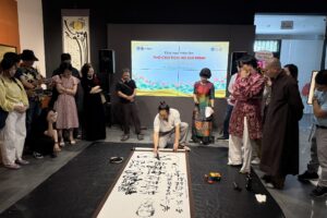 Thơ Chủ tịch Hồ Chí Minh qua nét chữ sắc màu